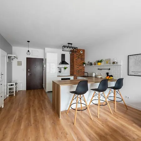 Sleepwithus Woronicza 33b * Warsaw